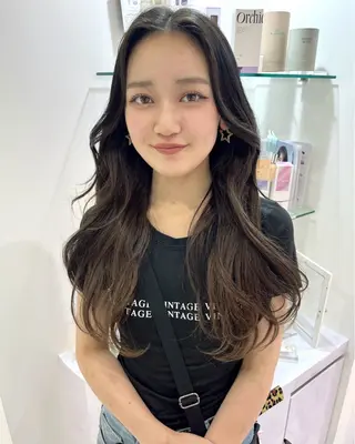 ロング カラー MONA HARUNAのヘアスタイル