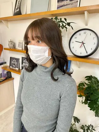 カラー リンダ所属・ベージュ/顔周り カット/スズキのヘアスタイル