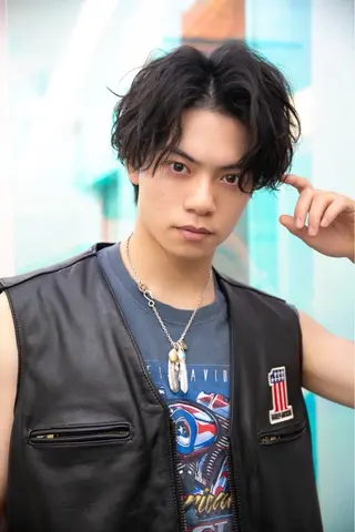 ミディアム パーマ メンズ 岩井 虎大郎のヘアスタイル