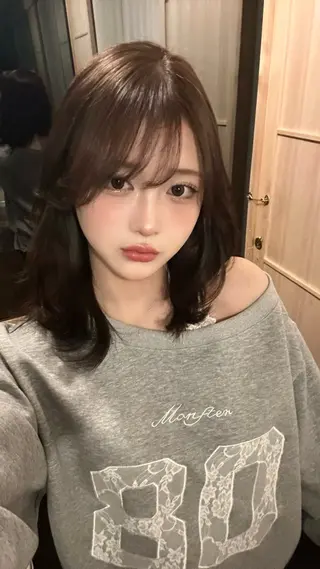 ミディアム カラー 透けるやわらか艶髪♡ ナチュラルストレートのヘアスタイル