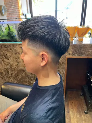 ショート アンダーバーホワイト上本町所属・園田 としきのヘアスタイル