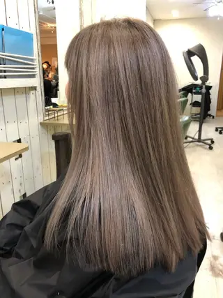 セミロング 韓国レイヤー外国人風 透明感カラー髪質改善のヘアスタイル