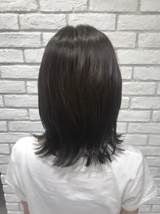 ミディアム 米良 志織のヘアスタイル