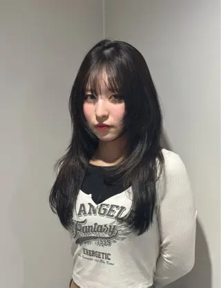 ロング 斎藤 まゆのヘアスタイル