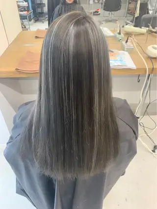 ロング カラー 難波 茜のヘアスタイル