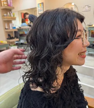 ミディアム パーマ lou  by  revo所属・カット無料❗️🫧 由姫🫧のヘアスタイル