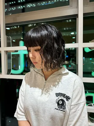 ショート パーマ ゆい/パーマ/レイヤ ー/似合わせカラーのヘアスタイル