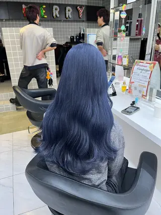 ロング 寒色＆ブリーチ特化 寒色MiOのヘアスタイル