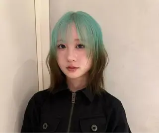 ミディアム カラー ヘアアレンジ ブリーチハイトーン みほのヘアスタイル