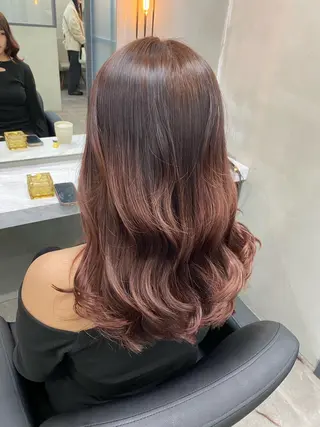 セミロング ブリーチ/インナー カラー/長峯美羽のヘアスタイル