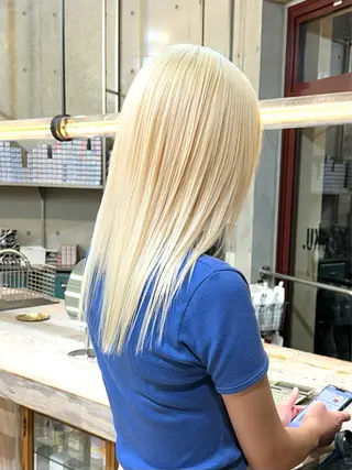 カラー 抜きっぱなしブロンド ササキカズマのヘアスタイル