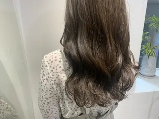 ミディアム カラー SHEARA BY CARE所属・. AYUKAのヘアスタイル