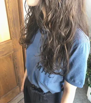 ロング カラー ヘアアレンジ ture by glad所属・ture by gladのヘアスタイル