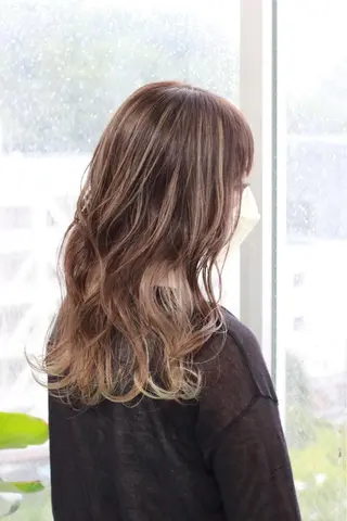 セミロング カラー Viage （ビアージュ）のヘアスタイル