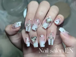 ネイル E.N🦋 長さ出し/持ち込みのネイルデザイン