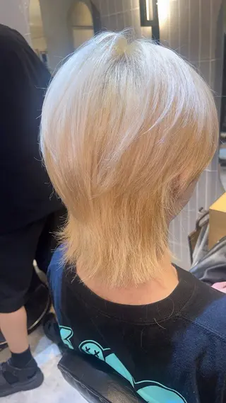 カラー メンズ ラフィスヘアードープ所属・レイヤーと透明感の アユカ 髪質改善のヘアスタイル