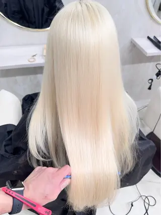 ロング 前髪カット🩶レイヤ ー🩶ハイトーン🩶のヘアスタイル