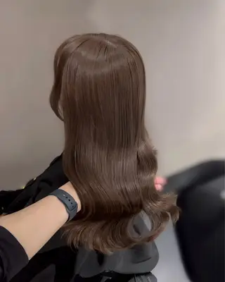 ロング カラー パーマ ブリーチなし/ ベージュ/akiraのヘアスタイル