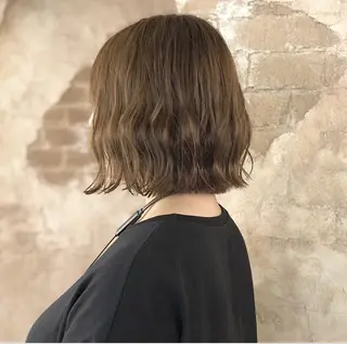 ミディアム カラー ブリーチ、パーマ 西部笑のヘアスタイル