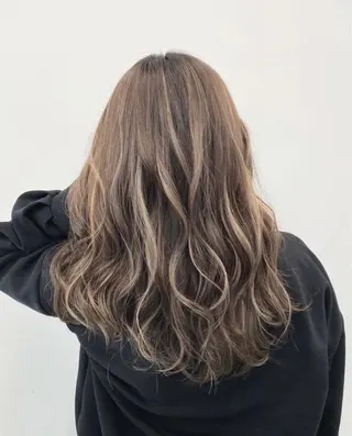 セミロング naomi (夜間営業受付中★)のヘアスタイル