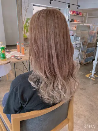 ロング カラー ハイトーン/レイヤー /ケアブリーチ石川治のヘアスタイル