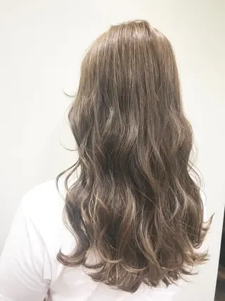 ロング カラー いけだ ひかり ハイライトくびれヘアのヘアスタイル