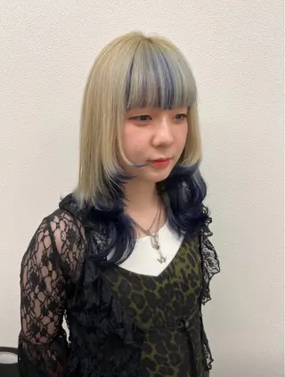 セミロング カラー ヘアアレンジ 艶髪ハイトーン🫧 Kurehaのヘアスタイル