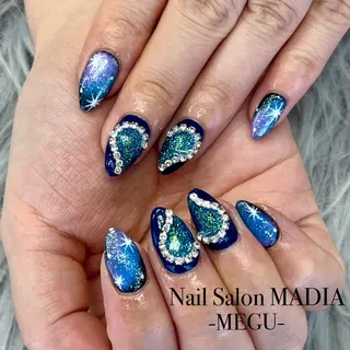 ネイル MADIA藤沢所属・MADIA MEGUのネイルデザイン
