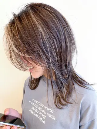 セミロング カラー グランジヘア 無造作ヘアHYUGAのヘアスタイル