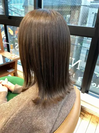 ミディアム カラー 山本　恵 (やまもと  けい)のヘアスタイル