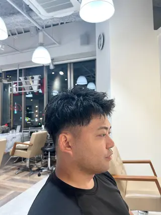 メンズ Yuu/髪質改善 デザインカラーのヘアスタイル