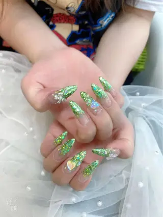 セミロング パンダ ネイルのネイルデザイン