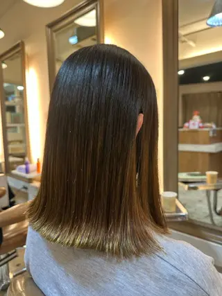 ミディアム タツキ／レイヤー／ パーマ／艶カラーのヘアスタイル