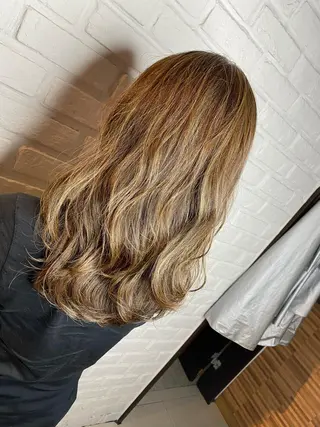 ロング カラー ハイライトカラー/ ハイトーン🍀白石のヘアスタイル