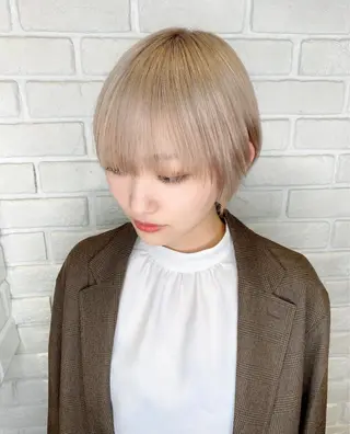 ショート カラー 森本 笑のヘアスタイル