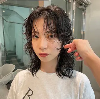 ミディアム パーマ コテ巻き風パーマ 藤澤　知彌のヘアスタイル