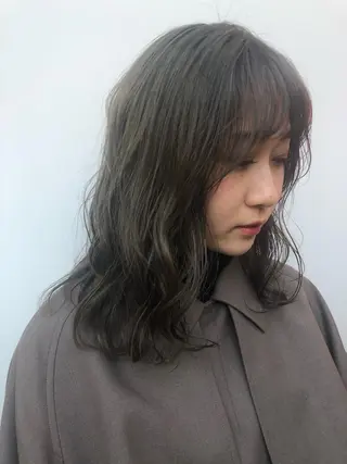 セミロング カラー 古屋 花織のヘアスタイル