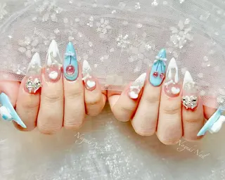 ネイル 🦋 Queenieのネイルデザイン