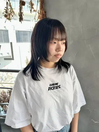 ミディアム ウルフ/レイヤー🪐 MANAのヘアスタイル