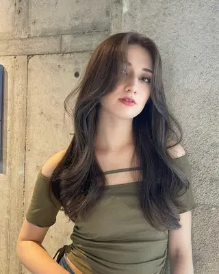 ロング カラー ミルクティーベージュ ❤︎レイヤー　MIAのヘアスタイル