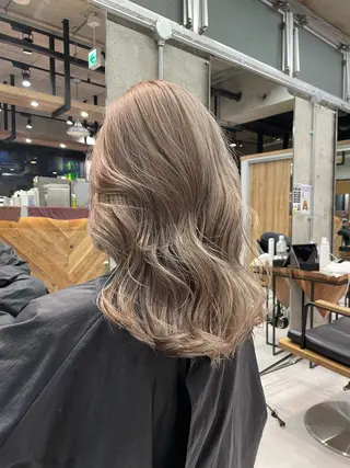 ミディアム 🫧ハイライトカラー 🫧 𝓜𝓘𝓤のヘアスタイル