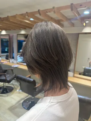 ミディアム 柳川 瑠衣菜のヘアスタイル