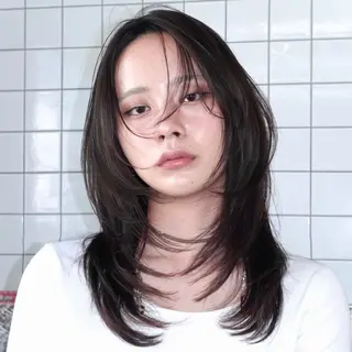 ミディアム カラー レイヤーカット ダブルカラーのヘアスタイル