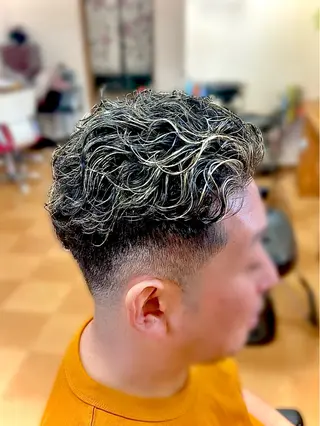 パーマ メンズ みのり美容室所属・かぁちゃん美容師 橋本のヘアスタイル
