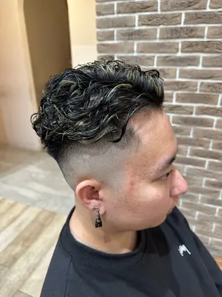 ショート カラー パーマ メンズ peakshair所属・艶々になる髪質改善 𝒀𝑼𝑻𝑶のヘアスタイル