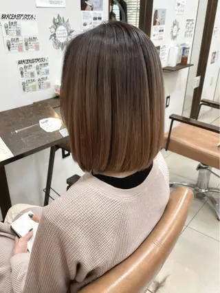 ミディアム 明石遼/ベージュ / ピンクのヘアスタイル