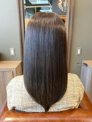 カラー LOANA ROPPONGI所属・LOANA六本木 比嘉翼のヘアスタイル