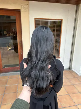 ロング カラー putri 川邉 優花のヘアスタイル