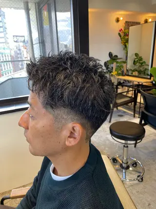 ショート 川副史晶/シャドウ 波巻き/メンズパーマのヘアスタイル