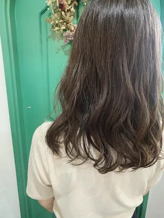 ミディアム 佐藤 美咲のヘアスタイル